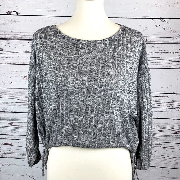 Forever 21 Half Sleeve Crop Top - Picture 1 of 6